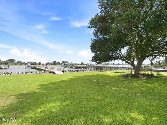 4th image of 1921 Oak Harbour Drive SW