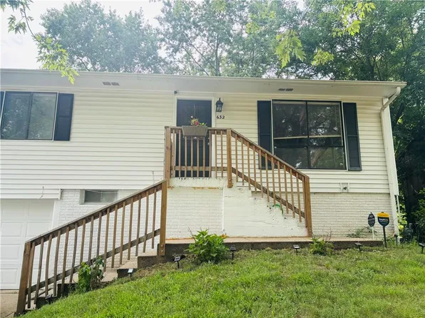 632 N Mohican Dr, Independence, MO 64056
