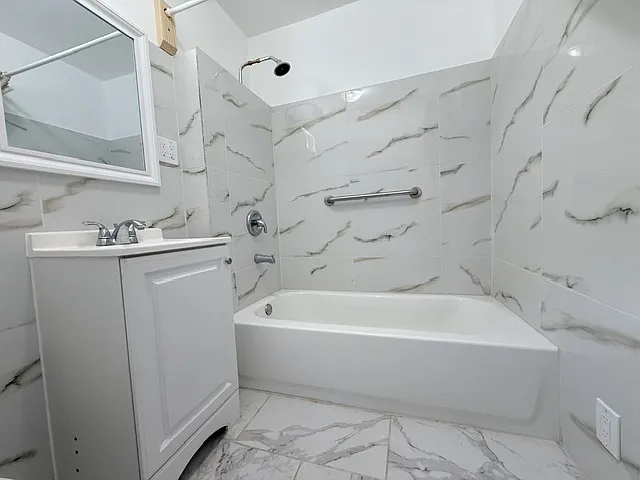 521 Sarah St — Photo 13