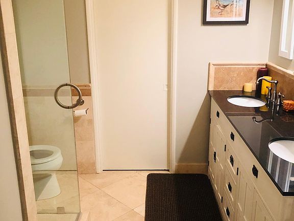 3rd Bathroom (attached to 4th Bedroom / 2nd Master)