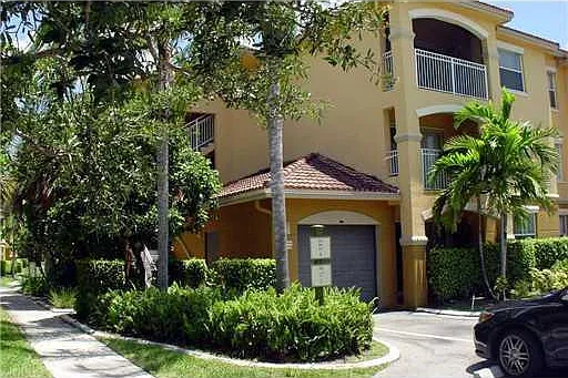 3 bed, 1247 sqft, $2,600 — Photo 2