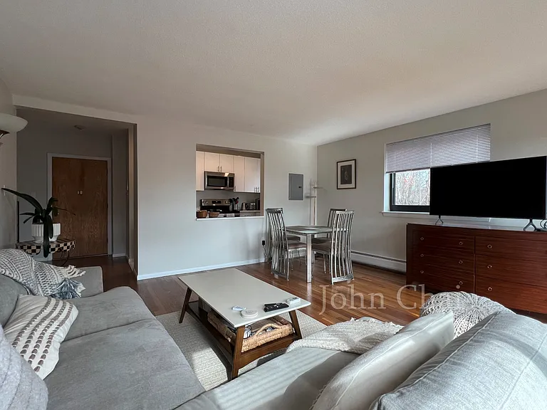95 Sutherland Rd #2D — Photo 5