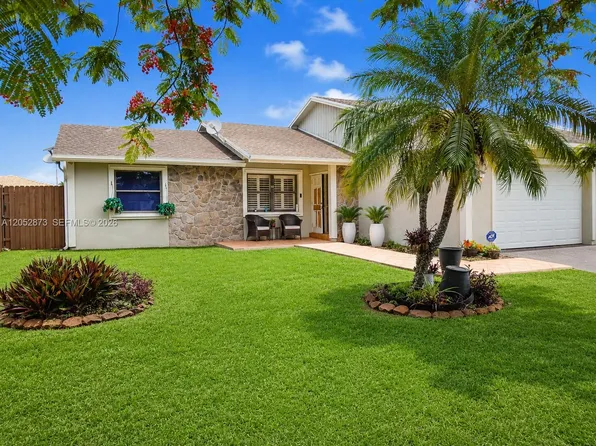 1305 N Fieldlark Ln, Homestead, FL 33035