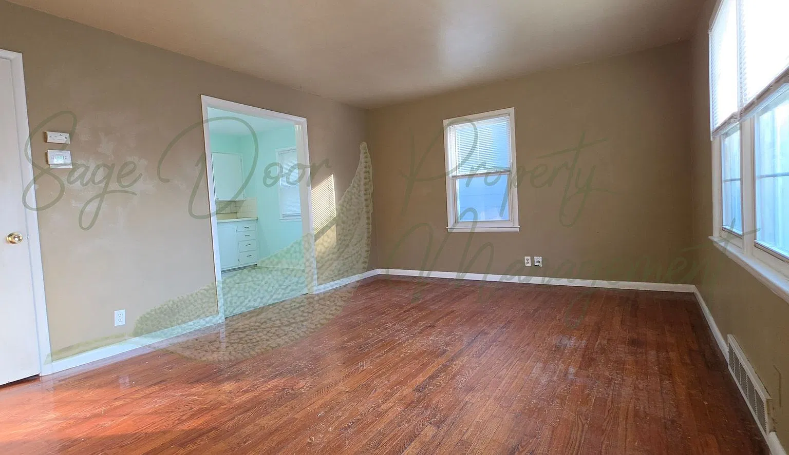 Charming Independence Home with Hardwood Floors! — Photo 2