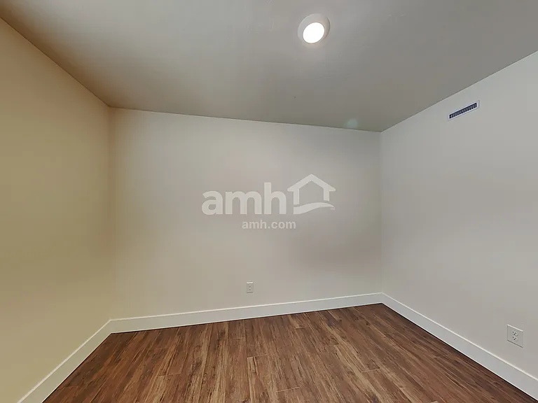 1422 N Barkvine Ave — Photo 18