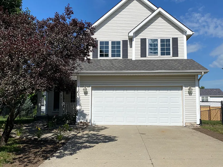 4208 SW Elm Ct — Photo 1