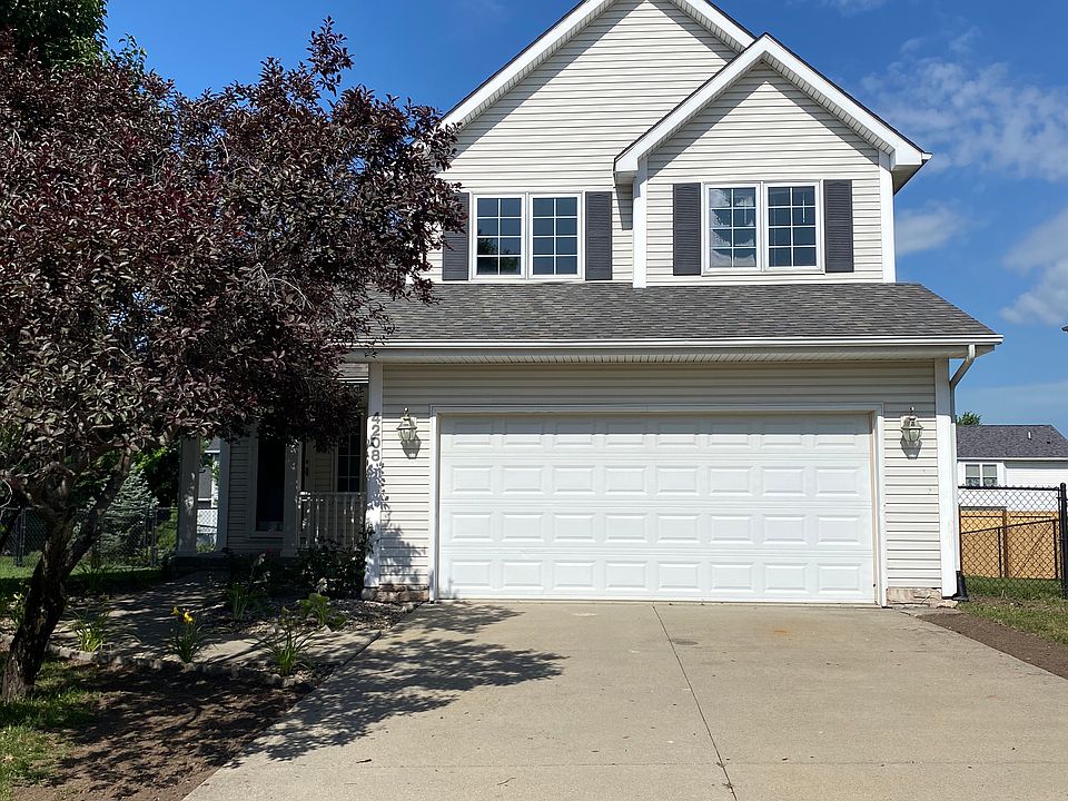 1st image of 4208 SW Elm Ct