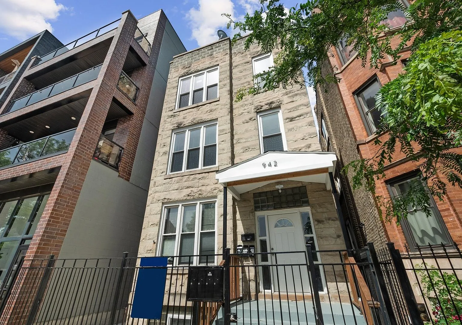 2 bed, 1000 sqft, $1,700 — Photo 1