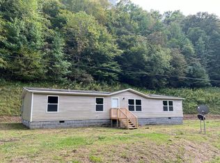 151 Right Fork Of Grassy Br, Raccoon, KY 41557