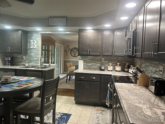 3rd image of 810 Sherwood Dr