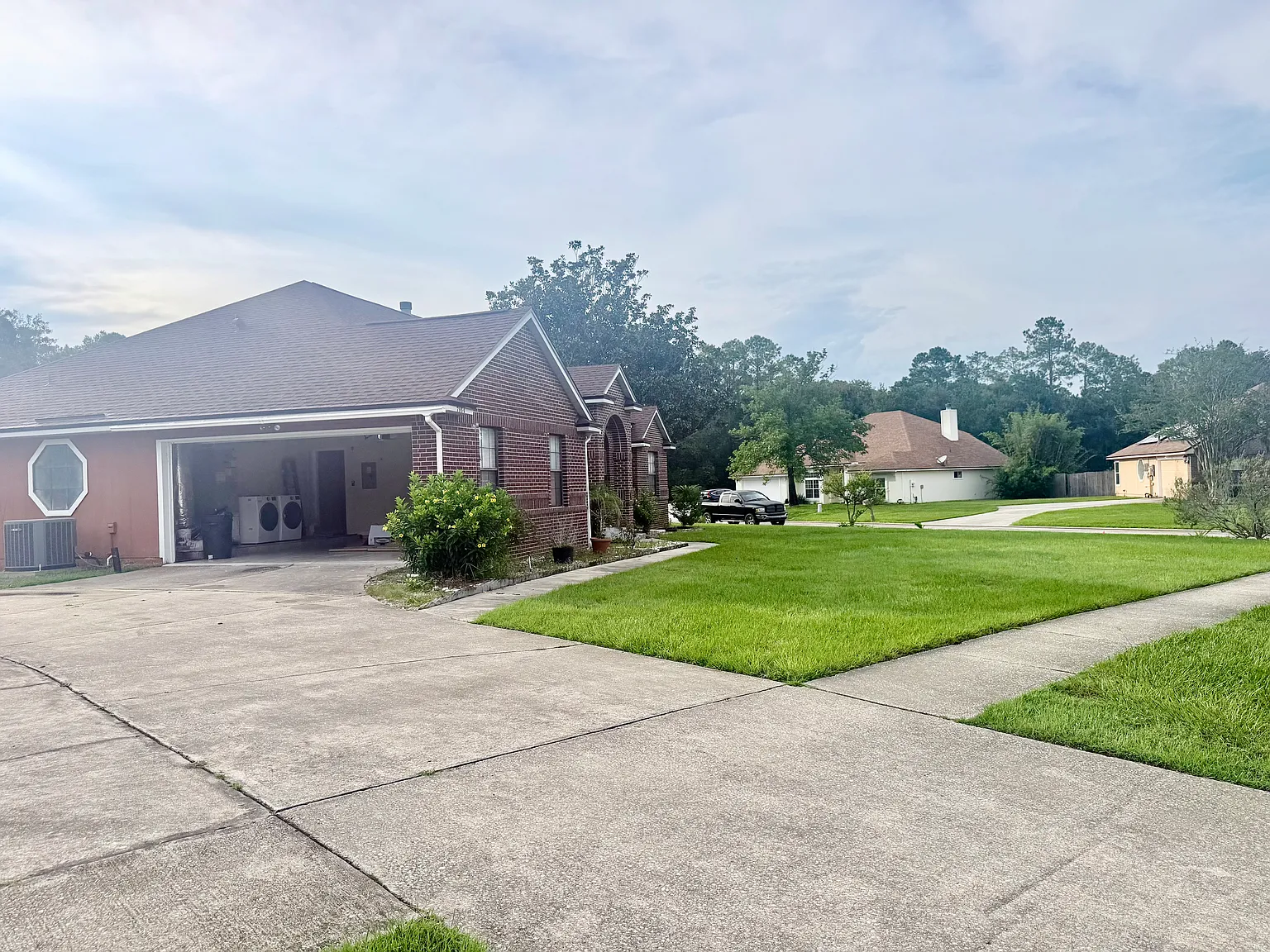 3 bed, 1814 sqft, $2,200 — Photo 2