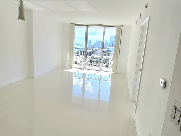 1750 N Bayshore Dr #5411 — Photo 26
