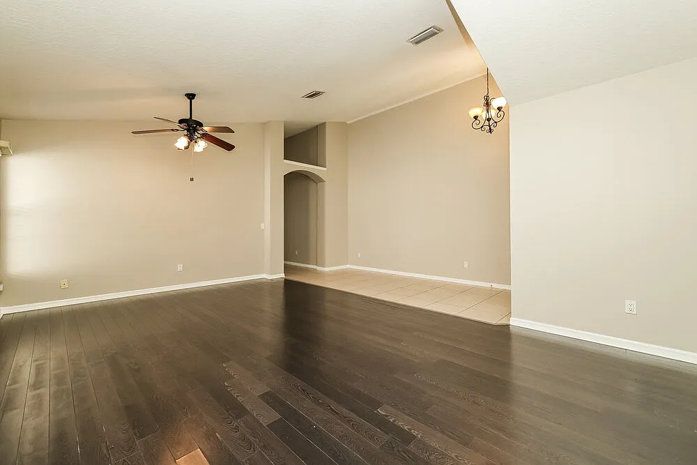 4 bed, 2.0 bath, 1975 sqft, $2,740 — Photo 4