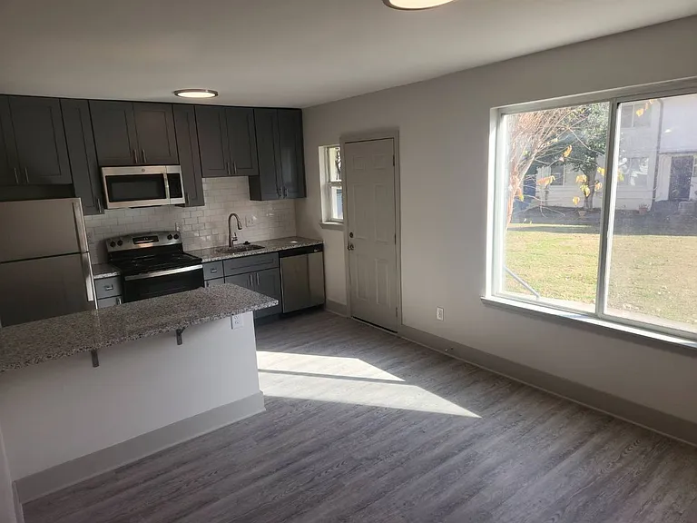 Emory Woods Apartments — Photo 16