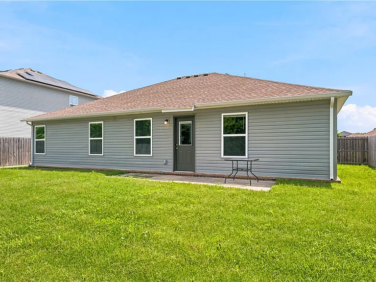 802 SW Green World St — Photo 21