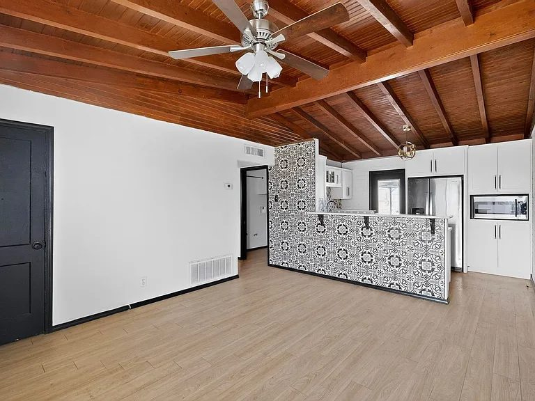 6203 Trowbridge Dr — Photo 9
