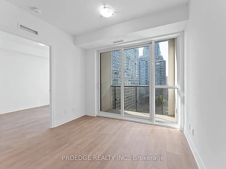 30 Elm Dr W #801 — Photo 8