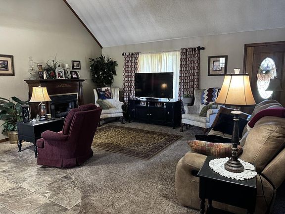 3rd image of 935 Oak Manor Rd