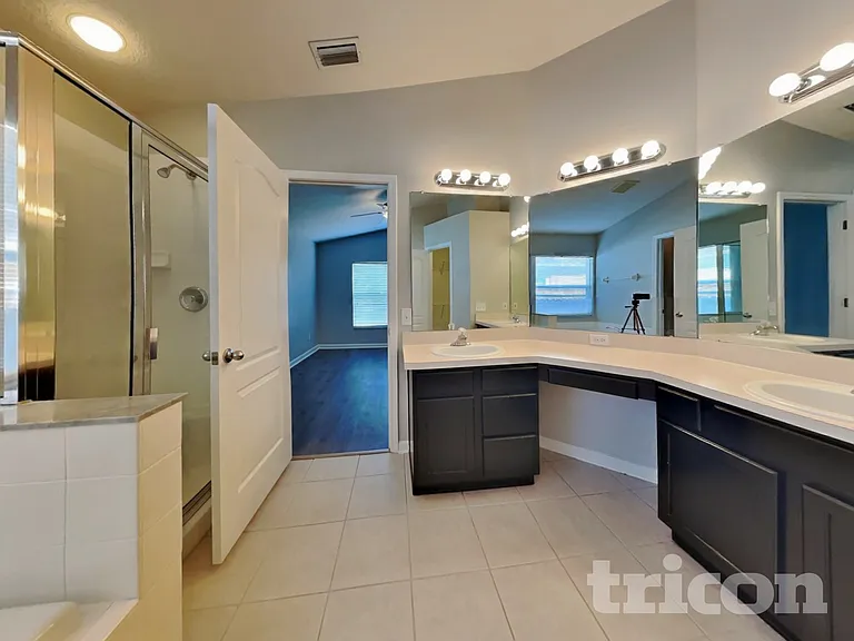 12329 Cedarfield Dr — Photo 11