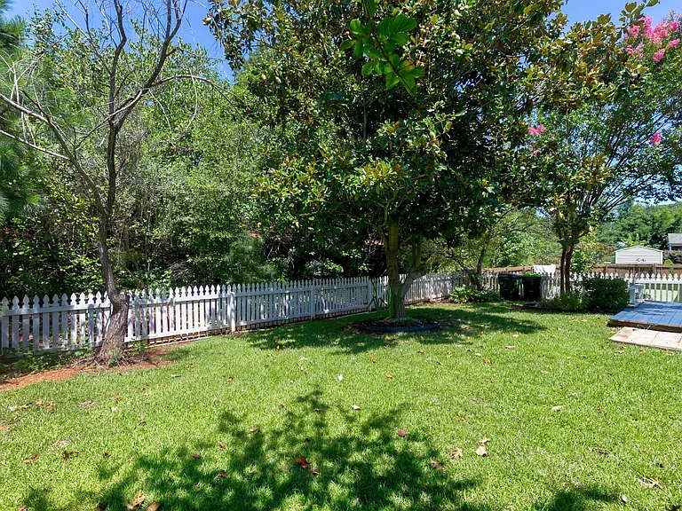 412 Cline Falls Dr — Photo 32