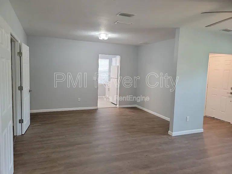 1356 River Hills Cir E — Photo 12