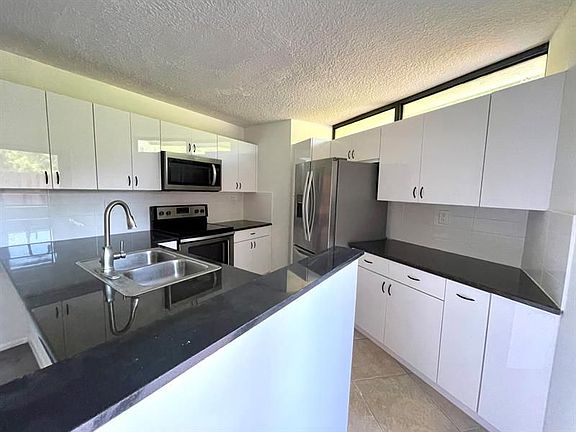 3rd image of 3764 Victoria Dr