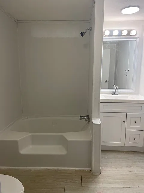 2521 Michigan Ave — Photo 4