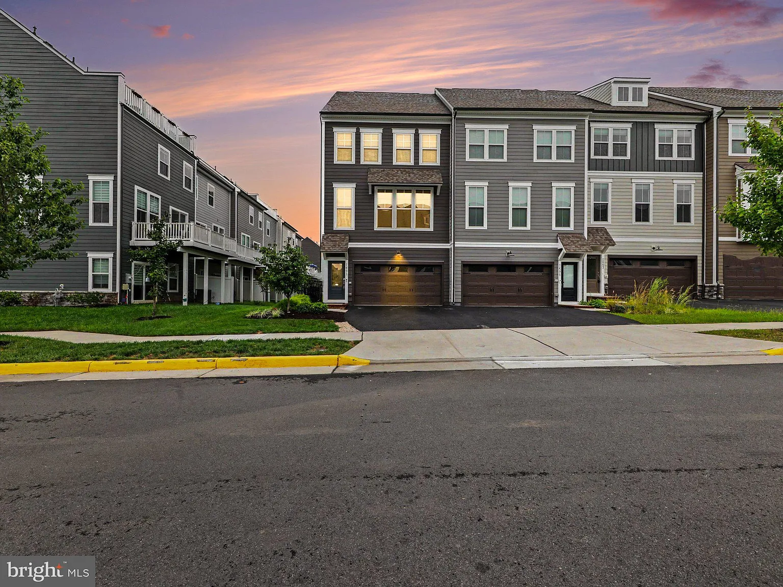 4 bed, 4.5 bath, 2674 sqft, $3,600 — Photo 1