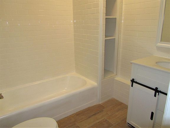 5th image of 2725 E Adams St #A