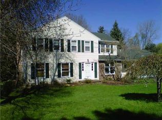 40 Pebble Creek Ln, Pittsford, NY 14534