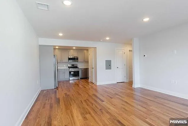 111 Monroe St #15 — Photo 5