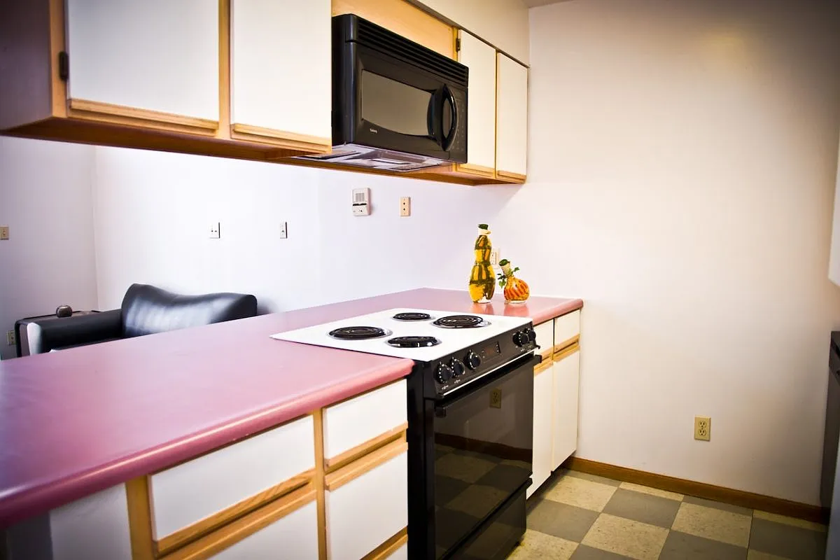 808 S Oak St - 101 — Photo 4