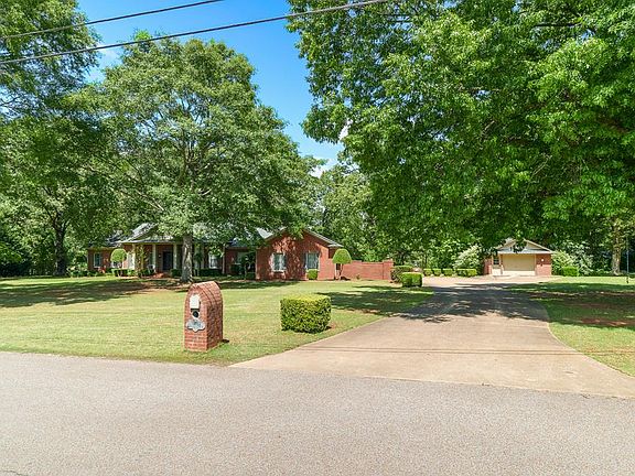 2nd image of 216 Dogwood Cir