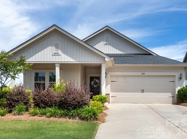 11809 Red Leaf Dr, Charlotte, NC 28215
