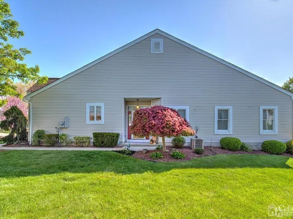 7 Birmingham Ln, Monroe Township, NJ 08831