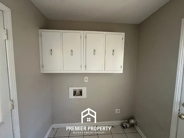 5715 Longacre Ave — Photo 8