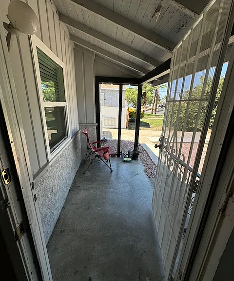 722 W 9th St — Photo 24