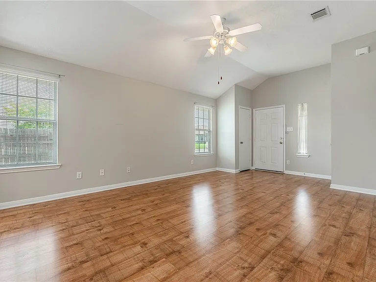 1033 Fallbrook Loop — Photo 6
