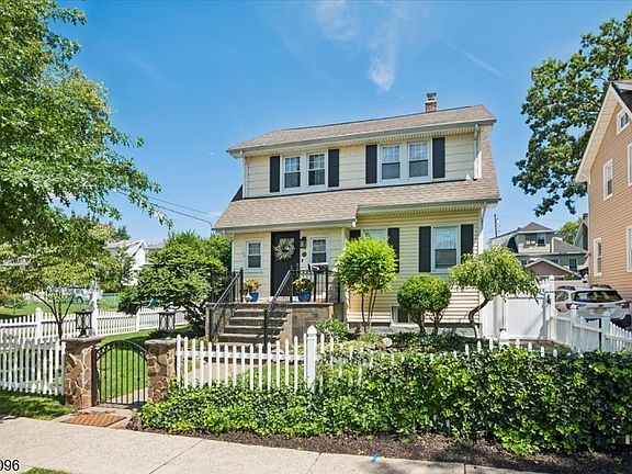 3rd image of 211 Walnut Ave