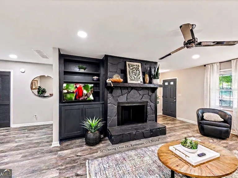527 Charing Cross Dr — Photo 1