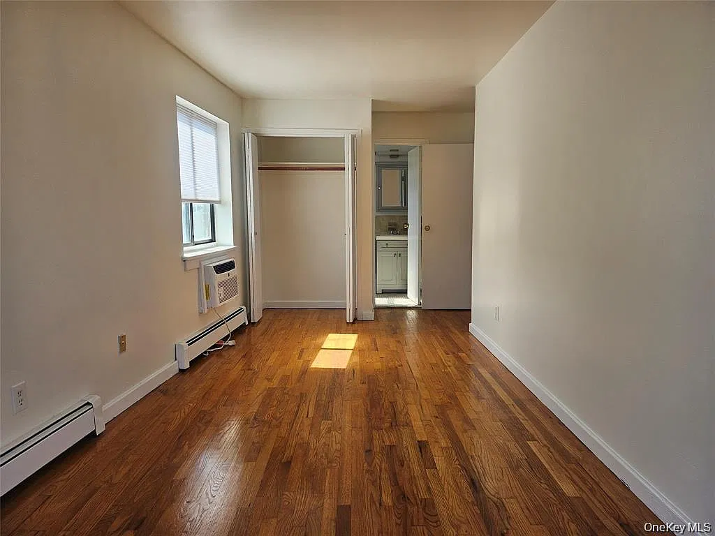 4 bed, 2.0 bath, 2700 sqft, $3,800 — Photo 3