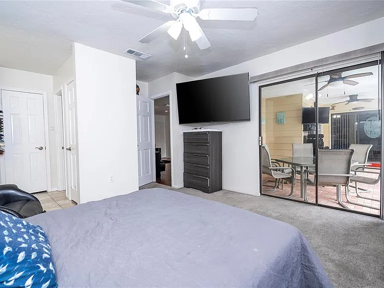 1594 Frances St — Photo 17