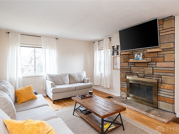 3rd image of 2904 Hilton Dr