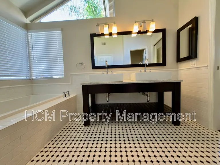 26796 Baronet — Photo 19