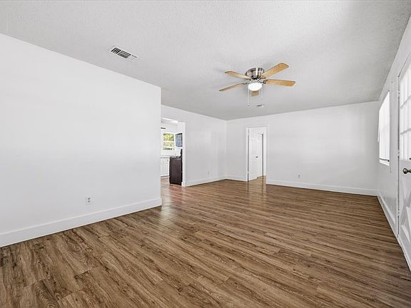 4th image of 104 Parker St
