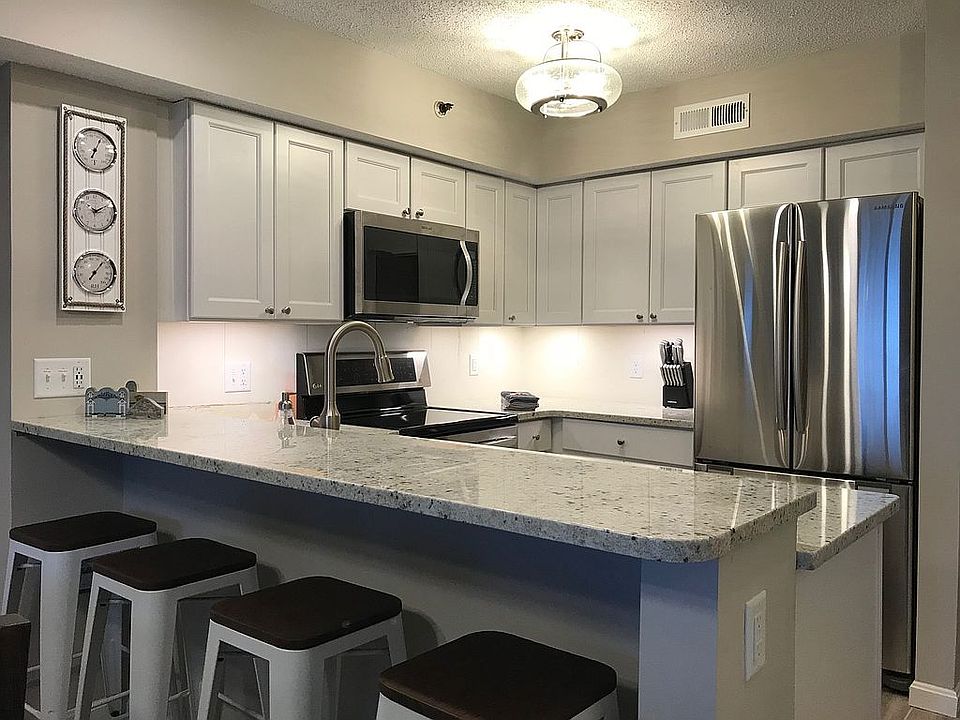 2nd image of 508 Lark Ln Unit 305