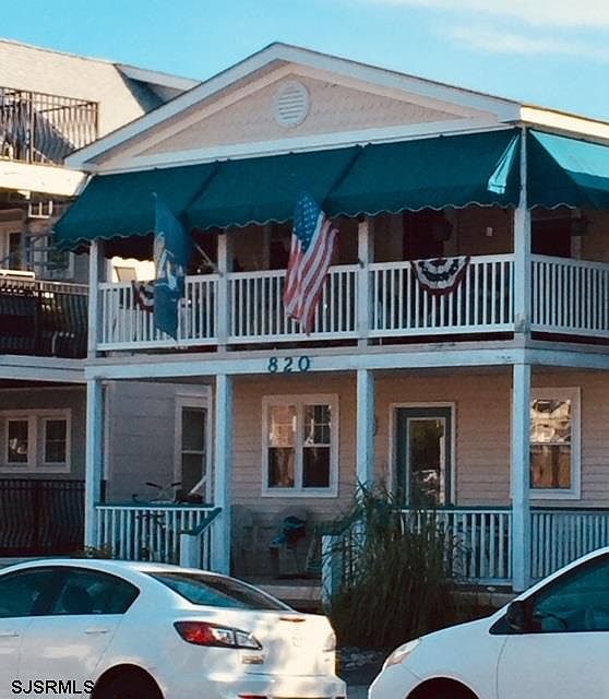 1st image of 820 Saint Charles Pl #2