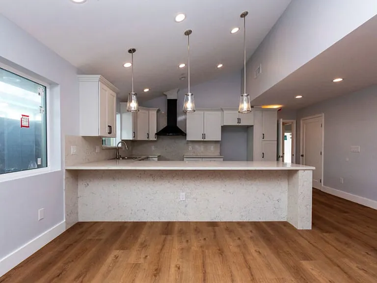 2208 S Harcourt Ave — Photo 5