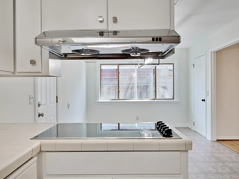 1572 Tobias Dr — Photo 12