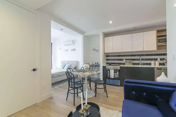 Rented by Evergreen Apartments BK | media 33